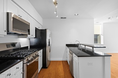 Spacious & Clean 1 bdr condo w/gated & assigned parking located