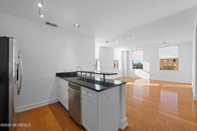 Spacious & Clean 1 bdr condo w/gated & assigned parking located