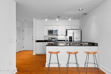 Spacious & Clean 1 bdr condo w/gated & assigned parking located