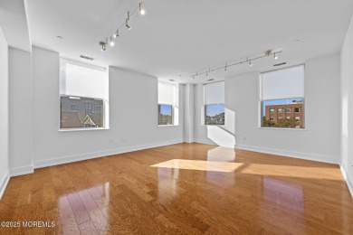 Spacious & Clean 1 bdr condo w/gated & assigned parking located