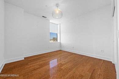 Spacious & Clean 1 bdr condo w/gated & assigned parking located