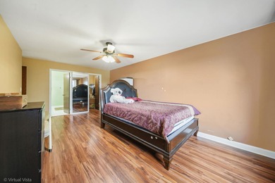 Beautiful 2BR/2BA Condo in Desirable Washington Courte!  Bright