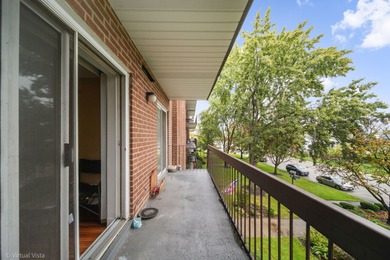 Beautiful 2BR/2BA Condo in Desirable Washington Courte!  Bright