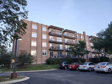 Beautiful 2BR/2BA Condo in Desirable Washington Courte!  Bright