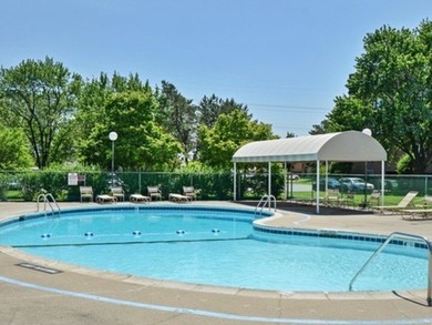 Beautiful 2BR/2BA Condo in Desirable Washington Courte!  Bright