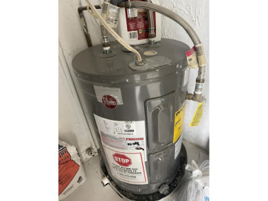 Bright and open, ready to move in two bedrooms-two baths condo