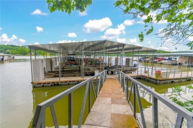 LARGE two bedroom condo that easily sleeps a big family. BIG and