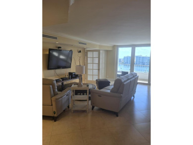 Enjoy your time at Paradise.....bine a beautifully top of the