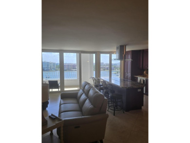 Enjoy your time at Paradise.....bine a beautifully top of the