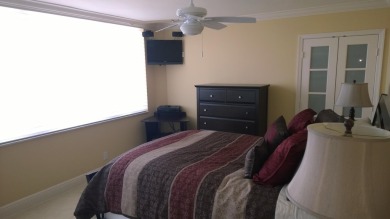 Enjoy your time at Paradise.....bine a beautifully top of the