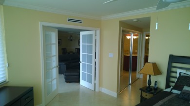 Enjoy your time at Paradise.....bine a beautifully top of the