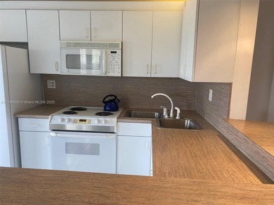 Location,location!!Centrally located 1/1 condo minutes from