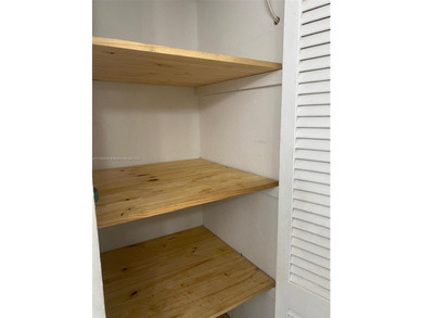 Location,location!!Centrally located 1/1 condo minutes from