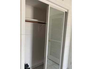 Location,location!!Centrally located 1/1 condo minutes from