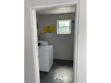 Location,location!!Centrally located 1/1 condo minutes from