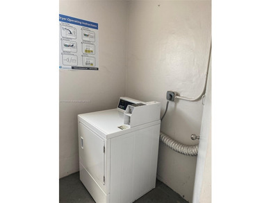 Location,location!!Centrally located 1/1 condo minutes from