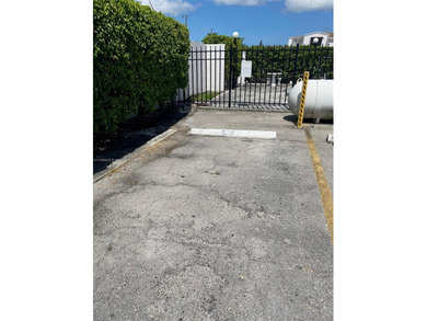 Location,location!!Centrally located 1/1 condo minutes from