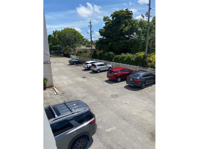 Location,location!!Centrally located 1/1 condo minutes from