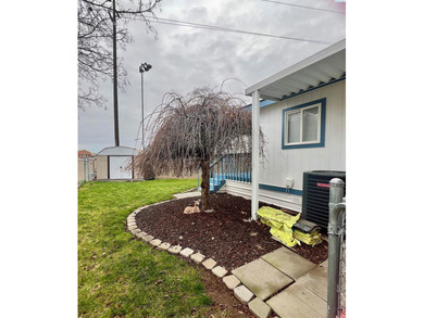 Welcome home to this beautifully maintained 1991 Valley Country