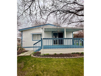 Welcome home to this beautifully maintained 1991 Valley Country