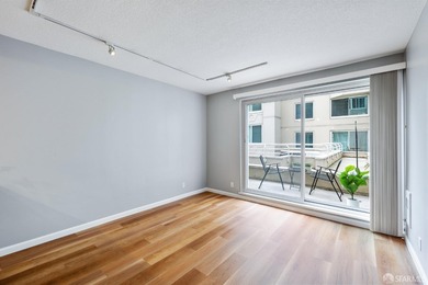 Perfect city residence in the North Waterfront neighborhood, a