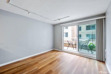 Perfect city residence in the North Waterfront neighborhood, a