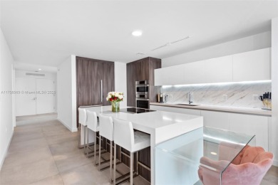 Stunning and spacious corner residence on the 40th fl with