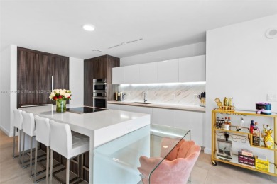 Stunning and spacious corner residence on the 40th fl with