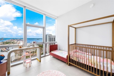 Stunning and spacious corner residence on the 40th fl with