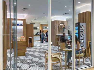 LARGEST OCEANVIEW TERRACE in building, space for large dining