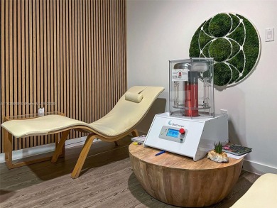 LARGEST OCEANVIEW TERRACE in building, space for large dining