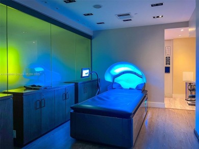 LARGEST OCEANVIEW TERRACE in building, space for large dining