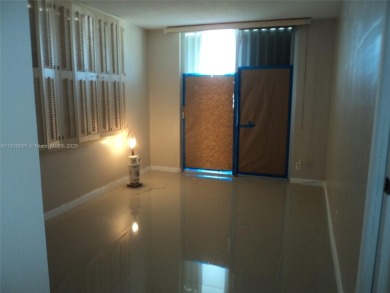 UPDATED 2/2 IN VERY GOOD CONDITION
PRESTIGIOUS BAY HARBOR