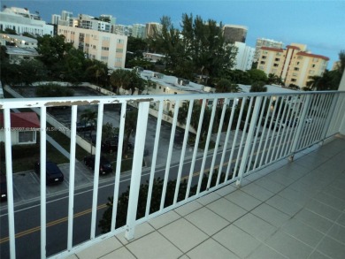 UPDATED 2/2 IN VERY GOOD CONDITION
PRESTIGIOUS BAY HARBOR