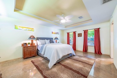 GB-9157  Welcome to your Lakefront retreat on Cedar Creek Lake!