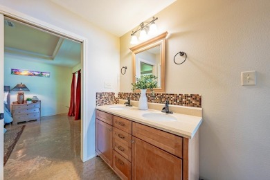 GB-9157  Welcome to your Lakefront retreat on Cedar Creek Lake!