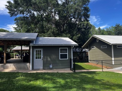 GB-9157  Welcome to your Lakefront retreat on Cedar Creek Lake!