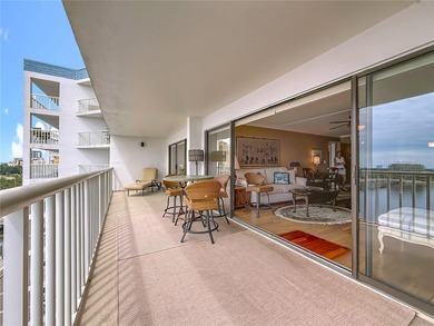 Breathtaking waterfront views of the Open Bay and Bayshore