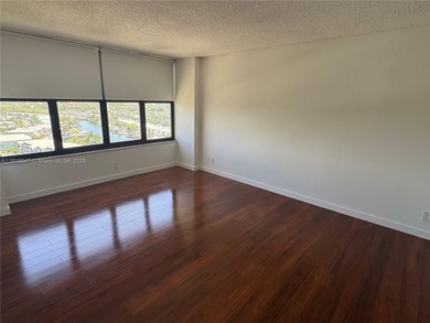 Investors oportunity, Beautiful  1-bedroom 1.5 bathrooms unit