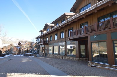 A 3 bedroom Winter Interest in the White River Lodge! 1/12