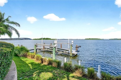 Direct riverfront POINT LOT! 137'+ of deep water frontage with