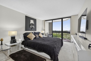 RARE, BEAUTIFUL RENOVATED OPEN 3 BREDROOM, 2 BATHROOM, CORNER