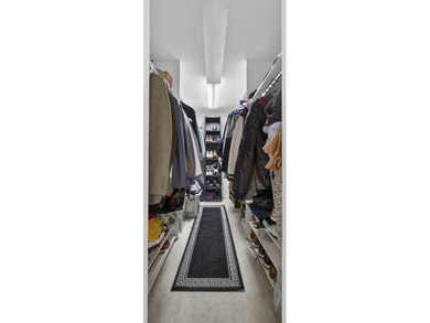 RARE, BEAUTIFUL RENOVATED OPEN 3 BREDROOM, 2 BATHROOM, CORNER