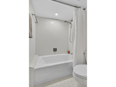 RARE, BEAUTIFUL RENOVATED OPEN 3 BREDROOM, 2 BATHROOM, CORNER