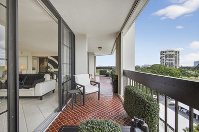 RARE, BEAUTIFUL RENOVATED OPEN 3 BREDROOM, 2 BATHROOM, CORNER