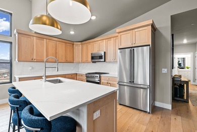 This beautiful, modern, well-appointed condo offers a clean