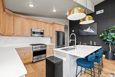 This beautiful, modern, well-appointed condo offers a clean