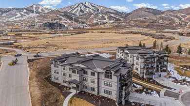 This beautiful, modern, well-appointed condo offers a clean