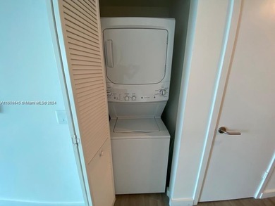 BEAUTIFUL 1 BEDROOM + DEN, 1 BATH UNIT IN BRICKELL AT MILLECENTO