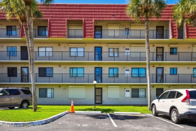 Wake up to gorgeous river views in this bright and breezy